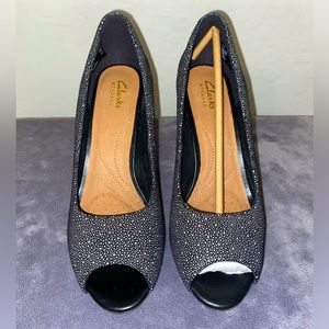 NWT- Clark’s Nubuck black/white peep-toe pumps, Size 9